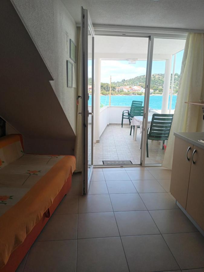 Volat Apartments Betina  Buitenkant foto