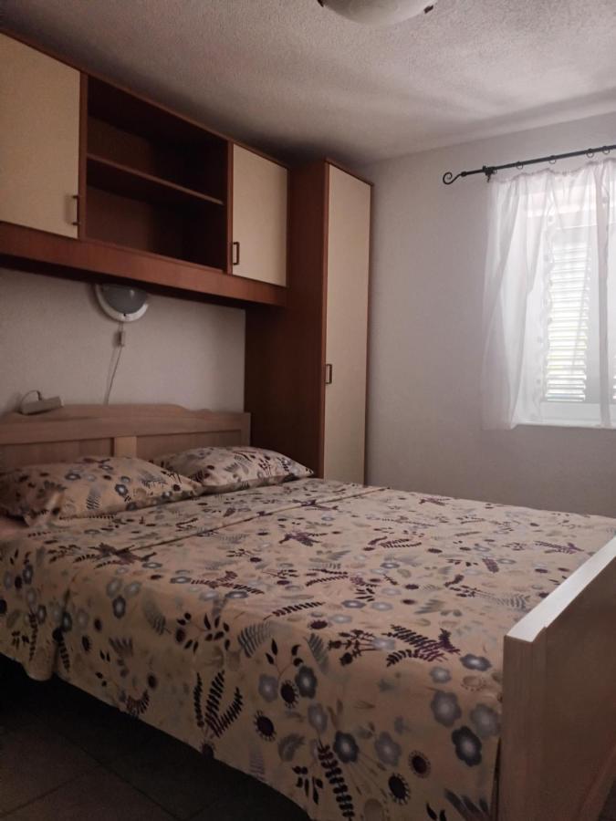 Volat Apartments Betina  Buitenkant foto
