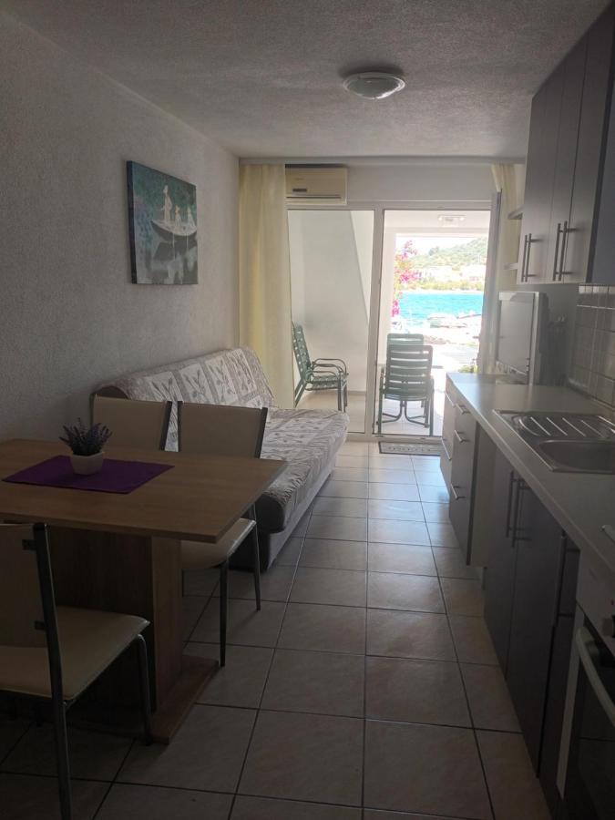 Volat Apartments Betina  Buitenkant foto