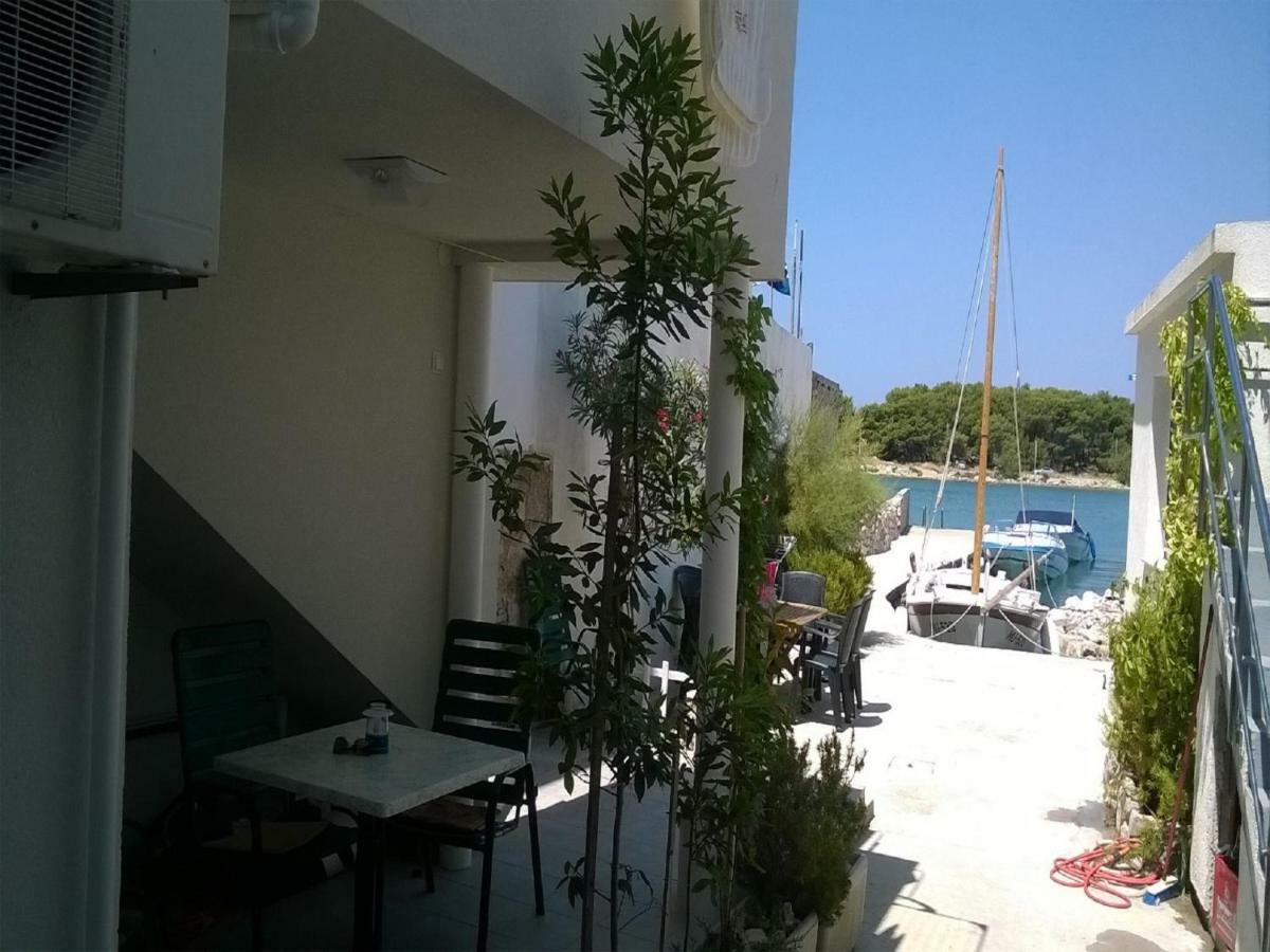 Volat Apartments Betina  Buitenkant foto